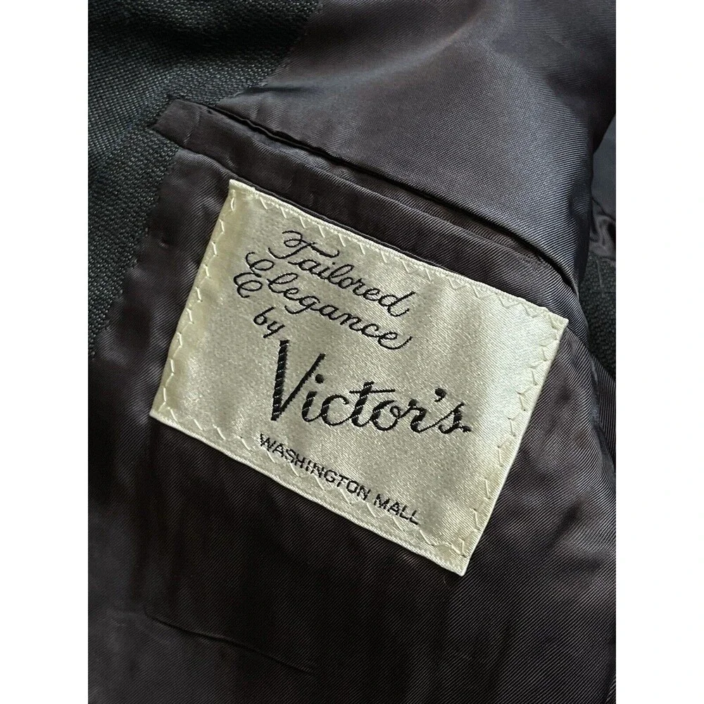 Vintage Tailored Elegance by Victors Washington Mall Suit 43R Mens Pin Striped‎